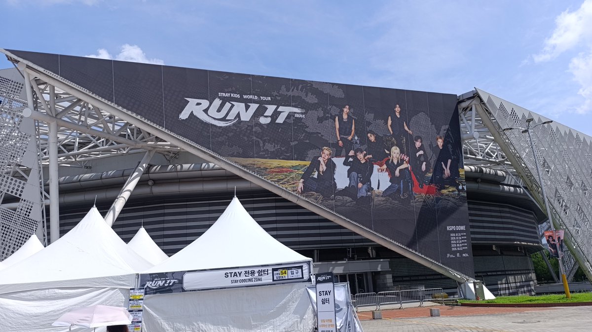 iwantanothrname's tweet photo. #SUPERSTARJYPNATION
#슈퍼스타제이와이피네이션
#Stray_Kids 🖤 https://t.co/zCIzmpd7sD