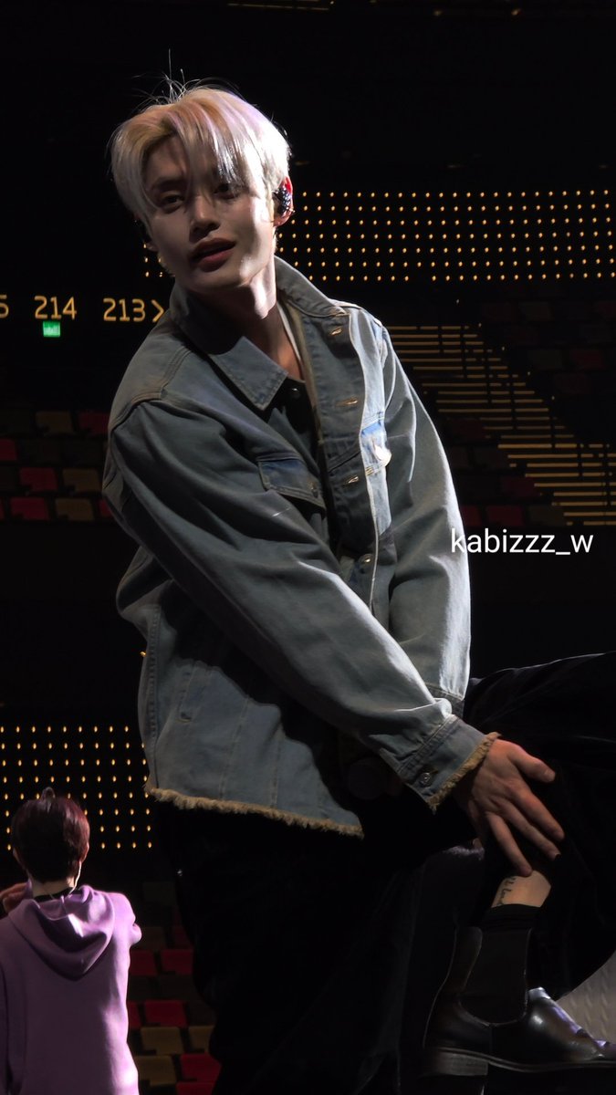 woonglostscroll's tweet photo. Photos of Jiwoong's ankle tattoo "Will lead to greatness". He talked about the meaning in an SBSKPOP Trivia video. You can sometimes catch brief (and blurry) glimpses of his tattoo in behind the scenes content if he's wearing shorts

Step by step Jiwoong will lead to greatness https://t.co/nxIRd73aMn