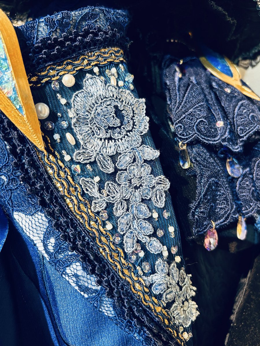 dderi5235's tweet photo. 沢山スパンビーズ刺繍しました

#青い画像でタイムラインを涼しくさせる https://t.co/WqcpxxVkRe
