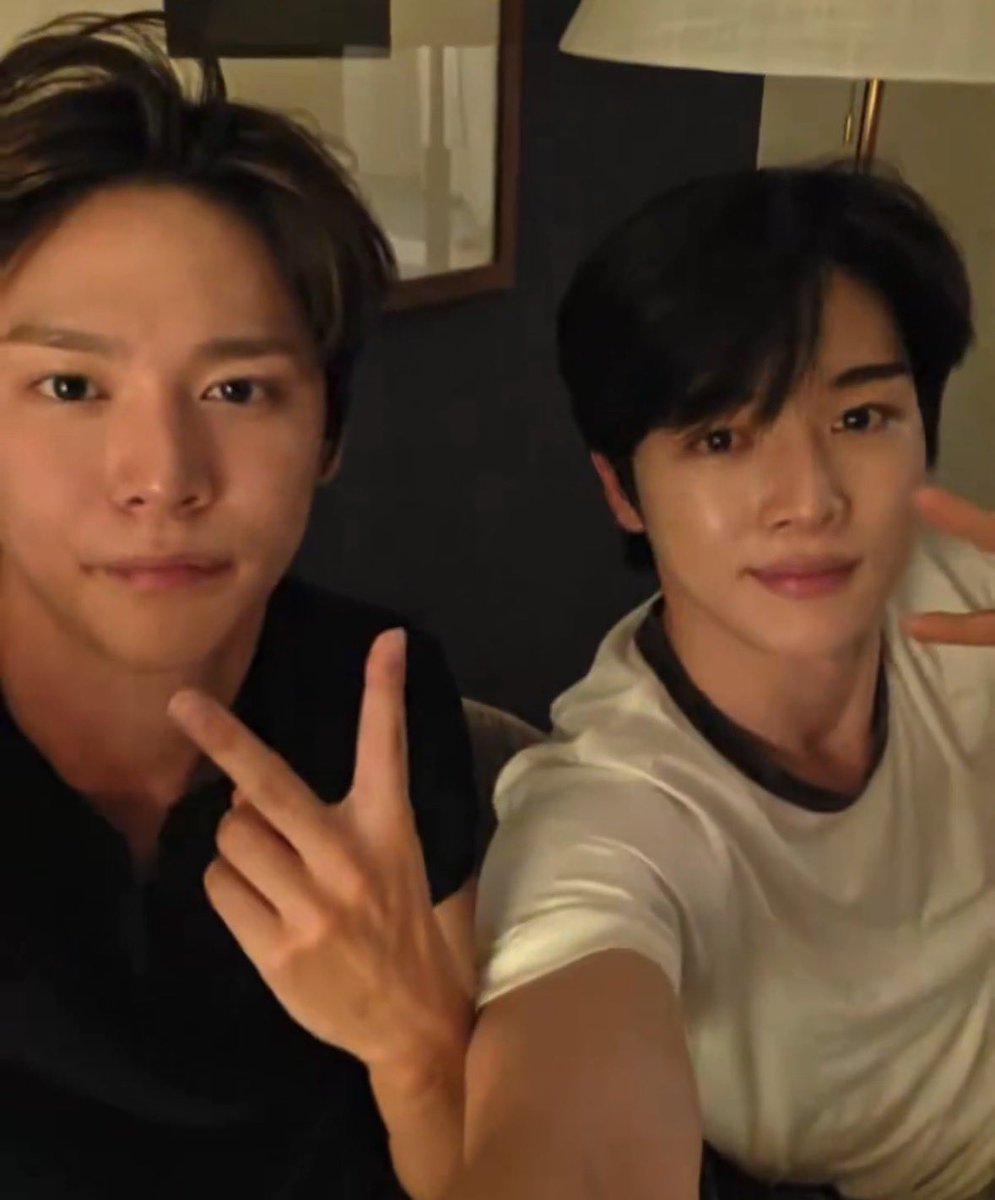 imyour_bape's tweet photo. 🥰🥰🥰 #eunsyong #nenton #nensyong #eunton https://t.co/0UBpAHLjC4