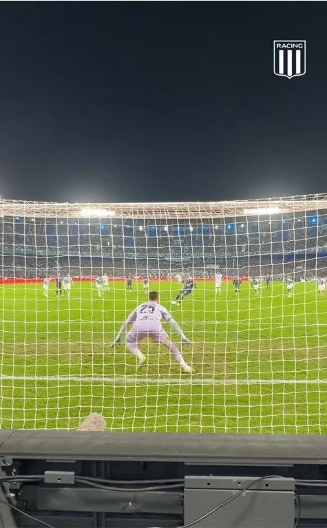Vom_Wolf's tweet photo. Taparse la boca no aplica para los europeos.
Tener los pies en la línea no aplica para los que jueguen contra Gimnasia. https://t.co/4K668kI5FZ
