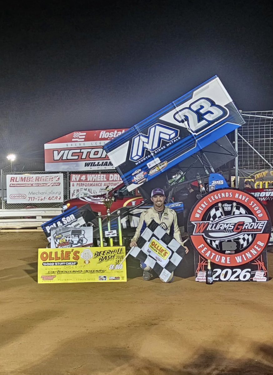 WilliamsGrove's tweet photo. .@dietzchase2d picks up his first win of the season at Williams Grove Speedway and parks it in @flostatesr Victory Lane in tonight’s @OlliesOutlet BeerHill Bash Feature Event! https://t.co/Cnbbj8BVX2