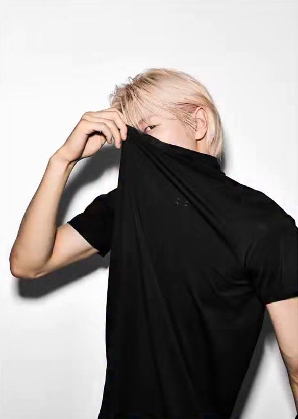 _iluvsh's tweet photo. 광고를 이러케 찍으셧다구요 ? 와 . . . 언더아머 모델
축하하구 . . . 구래 너무 섹시하네요 . . . 감사합니다 https://t.co/IfaR1oyUC7
