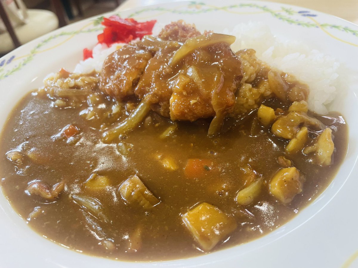 furuBETSUKAI's tweet photo. 【尾岱沼に待望の新飲食店オープン】

別海町の観光地•尾岱沼に新たな楽しみが誕生しました！

地元の新鮮な海の幸を味わえる飲食店「波見亭」が本日オープン✨

ホタテルイべ丼は絶妙な解凍具合。ホタテの甘味がしっかりしてます。カレーは海鮮の旨味たっぷりのルーで期待通り。ほかにも魅力的なメニューばかりです。

別海町ならではの海の恵みを、ぜひご堪能ください。
尾岱沼へお越しの際は、ぜひお立ち寄りを！

#別海町 #尾岱沼 #波見亭 #海鮮
