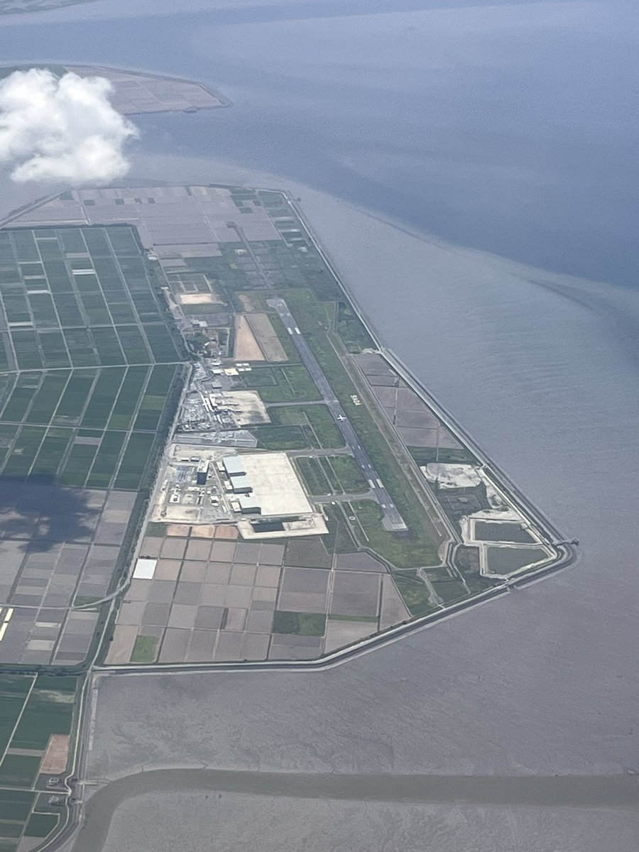 Anti_of_CA's tweet photo. 大村Naval Air Base? https://t.co/wYoFkskpWo
