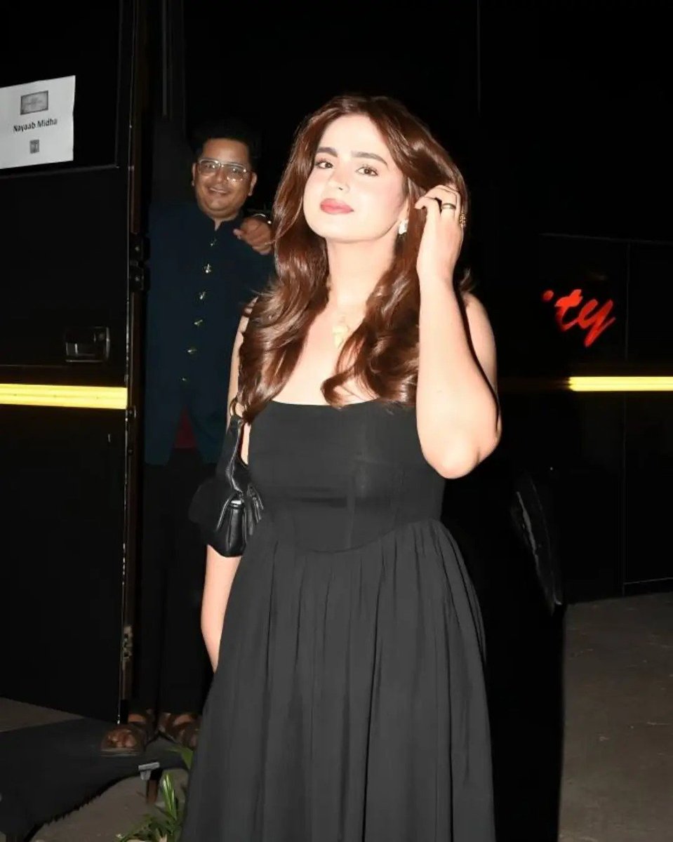 Actress_glitzz tweet media