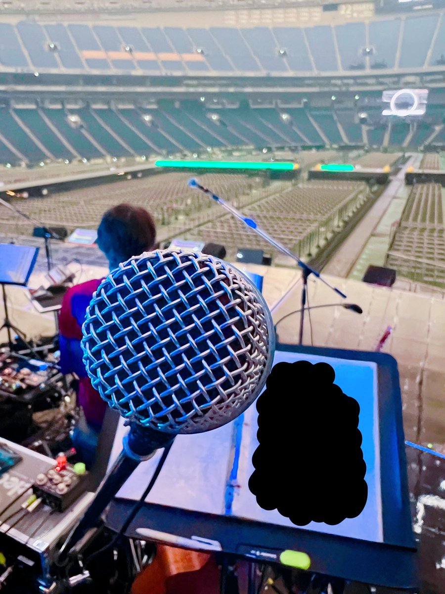 Go9oTea's tweet photo. DOMOTOさんドームコンサート、東京と大阪公演でコーラスとして参加させていただきました〜✨
お二人の歌声はもちろん、MCも毎回楽しくて本気で笑い、本気で感動する素敵なコンサートでした！
コーラスチームのホーム感にも毎度感謝！
本当にありがとうございました😊

#DOMOTO https://t.co/FoVxnlpEfA