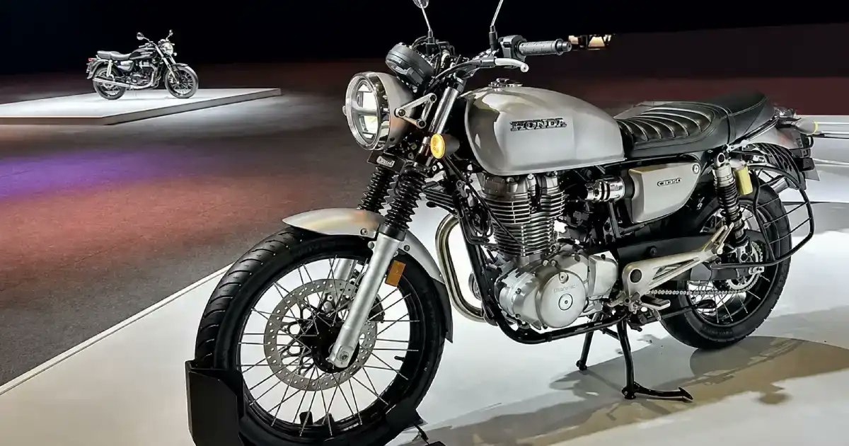 KandH_seat's tweet photo. インドでCB500が発表されましたよ。
国内だとGB500ですね。

諸元はまだらしいけど、『501㏄』らしい。

GB350と同じ92mmストローク��クランクだとして、ボア 83.3～4mmって感じかな。

もちろん買ってシート作るよー。ｳｴﾔﾏ https://t.co/atzeHxbRDW