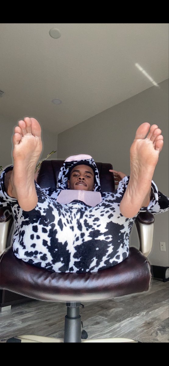 QuanReallydgaf's tweet photo. I love a Onesie 🦶🏽🦶🏽 https://t.co/LEq062Ejob