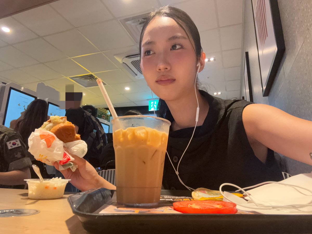 nicoleincoma's tweet photo. 기차놓쳣고 아빠잔소리 열배이벤트 https://t.co/vckmppsF9f