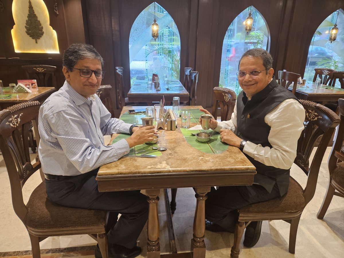 vijai63's tweet photo. Had informal discussion on several issues of mutual interests over South Indian filter coffee with H E Riaz Hamidullah, High Commissioner of Bangladesh to India. Wishing him all the best for his future endeavours.
@hamidullah_riaz https://t.co/TdO8yAVont