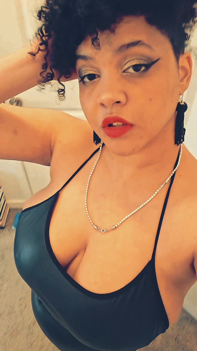 MistressStorm4's tweet photo. Wanna see me in a scandalous garment? I always love new clothes. #fashiongirl #gimme #spoil 

https://t.co/Y6p0wFqtQv https://t.co/ShIj4f93ew