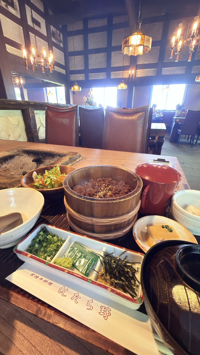 Stillveilwalker's tweet photo. 室内もいい感じ、梁が素敵だわー
美味しゅうございます♪ https://t.co/WZWF1Q90yu
