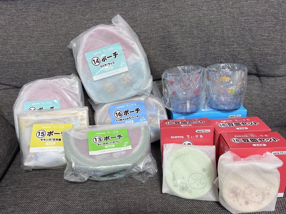 megumilk152's tweet photo. 旦那と2店舗参戦したけどうさぎの少なさよ。。😂
ポーチもモモンガ/古本屋が２つ出たけど優しいお姉さんがうさぎのポーチと交換してくれた🥺
2店舗目はもう誰もいなくて交換さえできなかった😇😇

 #ちいかわエニマイくじ https://t.co/TksYXfh8eD