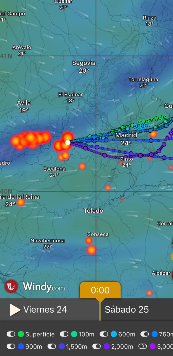 HydroMilk's tweet photo. Según @SAMUR_PC el viento dirije el humo de los incendios hacia Madrid, si salen deben usar mascarillas si no quieren toser y, personas con asma mucho cuidado ⚠️ 
#España #Madrid #Incendios #Emergencia #Alerta especialmente ventanas cerradas. Cuidense y pasen buena madrugada. https://t.co/Opm7X8Dn6c