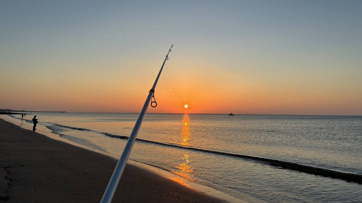 ShimeSAVAfish's tweet photo. 半年振りの釣行😂
三重県津市北部(河芸)のサーフです
4:30過ぎ〜8:00まで

活性は悪くないですが、針がかりが悪くて釣果は渋め…サイズはレギュラー主体で良かったです☺️ https://t.co/4aUef8CVV2