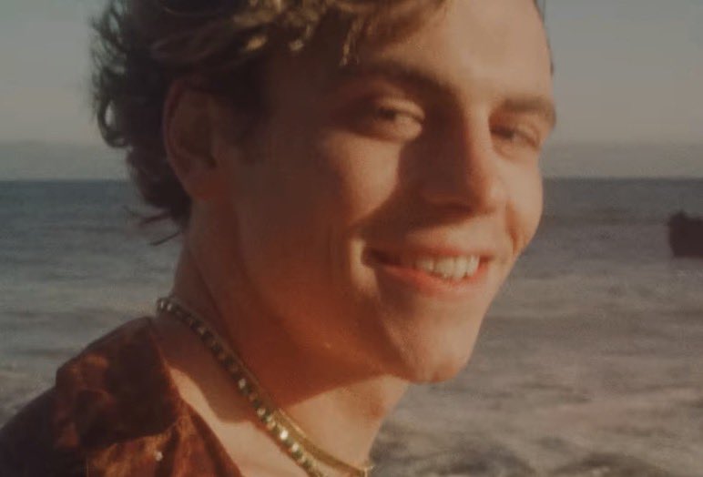ross lynch daily tweet media
