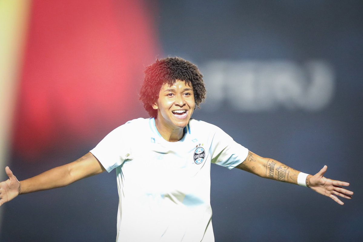 MosqueteirasOfc's tweet photo. NOITE DE BRASILEIRÃO ⚽️ Confere os cliques do nosso duelo na retomada da competição!

#FLAxGRE #BrFeminino2026

📷 Caroline Motta / Grêmio FBPA https://t.co/MRkkGDbw3g