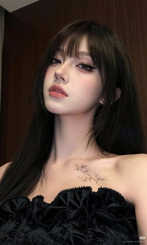 patit00000's tweet photo. Glam portrait vibes flawless winged liner, soft coral lips, and a delicate shoulder tattoo that adds a subtle edge
NvU https://t.co/WuUuAOF1kT