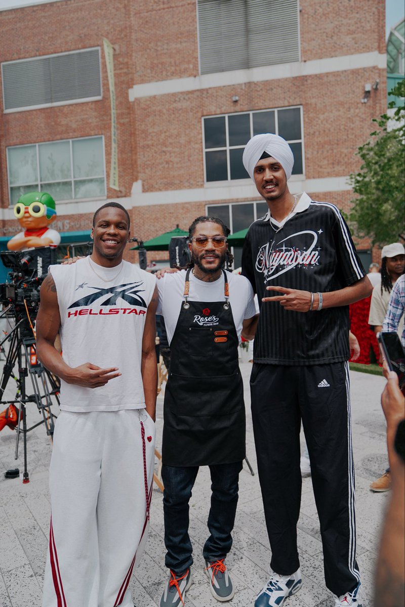 jagmeett_singhh's tweet photo. Thanks to @ronnie2k for inviting me to the Drose letter giveaway for wnba 🙏🏾 https://t.co/mHXb3QLKPk