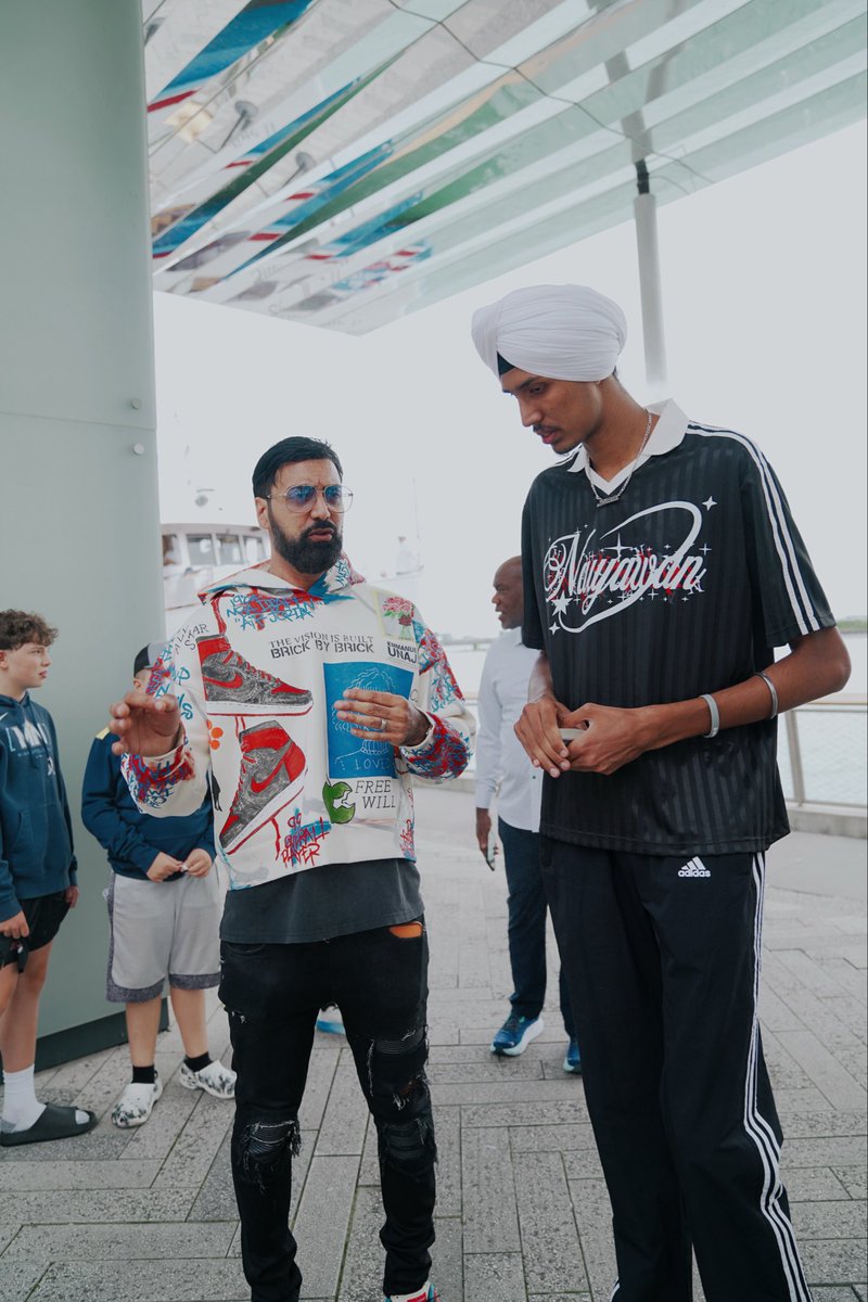 jagmeett_singhh's tweet photo. Thanks to @ronnie2k for inviting me to the Drose letter giveaway for wnba 🙏🏾 https://t.co/mHXb3QLKPk