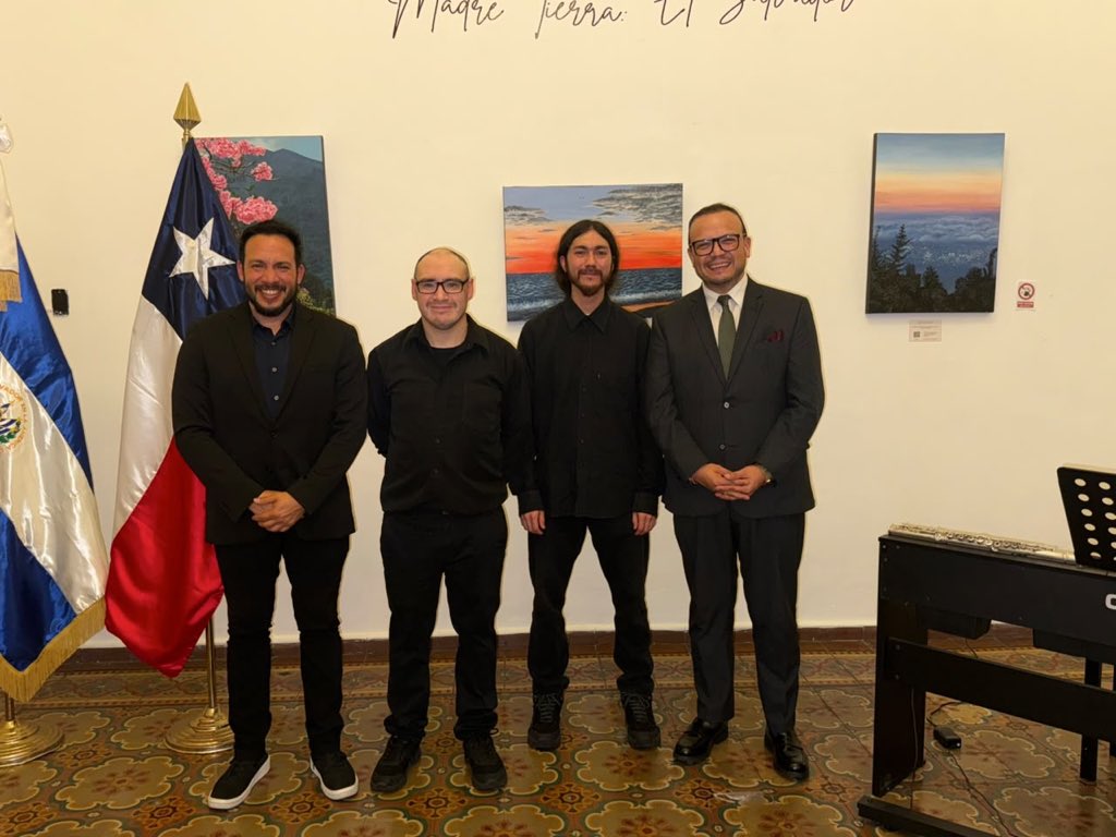 SantaTeclaSV's tweet photo. El Palacio Tecleño fue la sede del concierto “Suite Barrio Curicó”, una presentación que acercó al público la música tradicional chilena a través del talento de los artistas Manuel Valenzuela y Diego Cortés. https://t.co/dzYc97ejW3