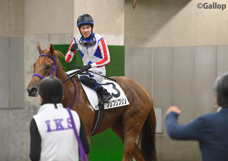 gallop_keiba's tweet photo. 新潟4Rは2番人気 #プリプリプリン が勝利！
3馬身半差の逃げ切りで初勝利🍮 https://t.co/Uz0TYFn4NU
