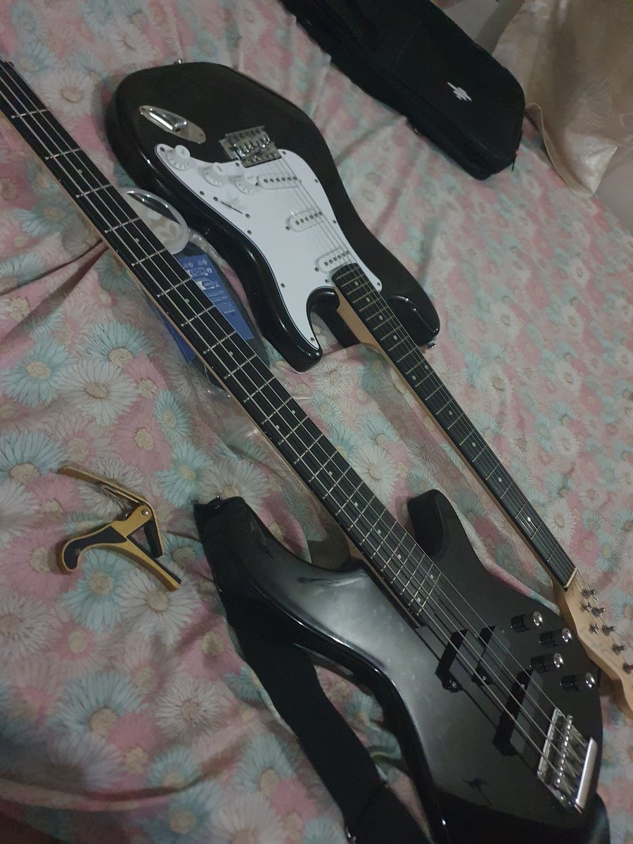 bellariumm's tweet photo. Bass 🎸 https://t.co/2sso1q4x9z