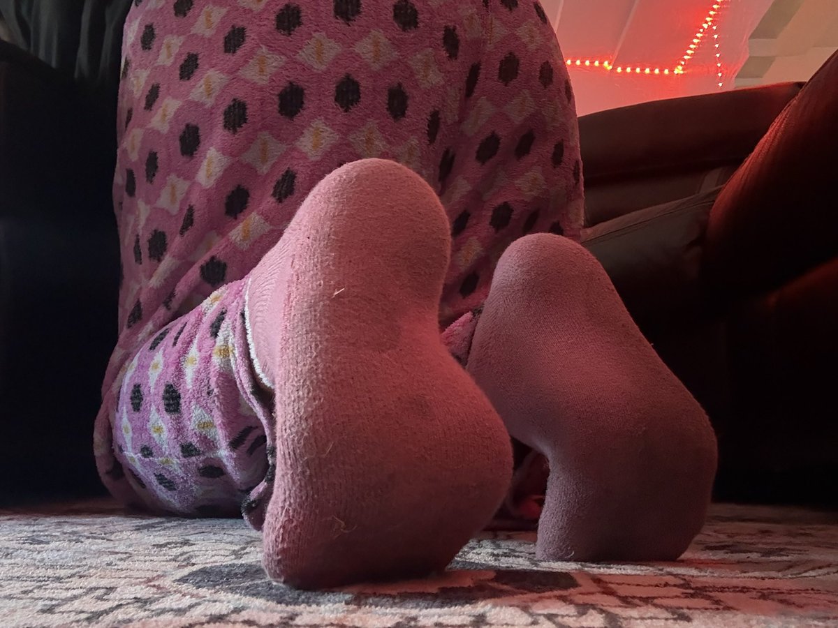 sockmistress's tweet photo. Look at that arch on my sole…🧦🦶🏽 https://t.co/CSBNKfhz6F