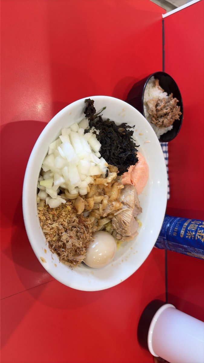 takaitac's tweet photo. ちょっとぶり？の
ラーメンノックアウト花畑本店
暑いので限定のやつで元気をチャージ
久しぶりの師弟コンビを見てこっちでもチャージ
最近1人の事が多いけどこのコンビ見てたらまた相方のつるりんとこようと思う。
美味しかったです。ご馳走様でした。 https://t.co/Z2Lpy9fJrx