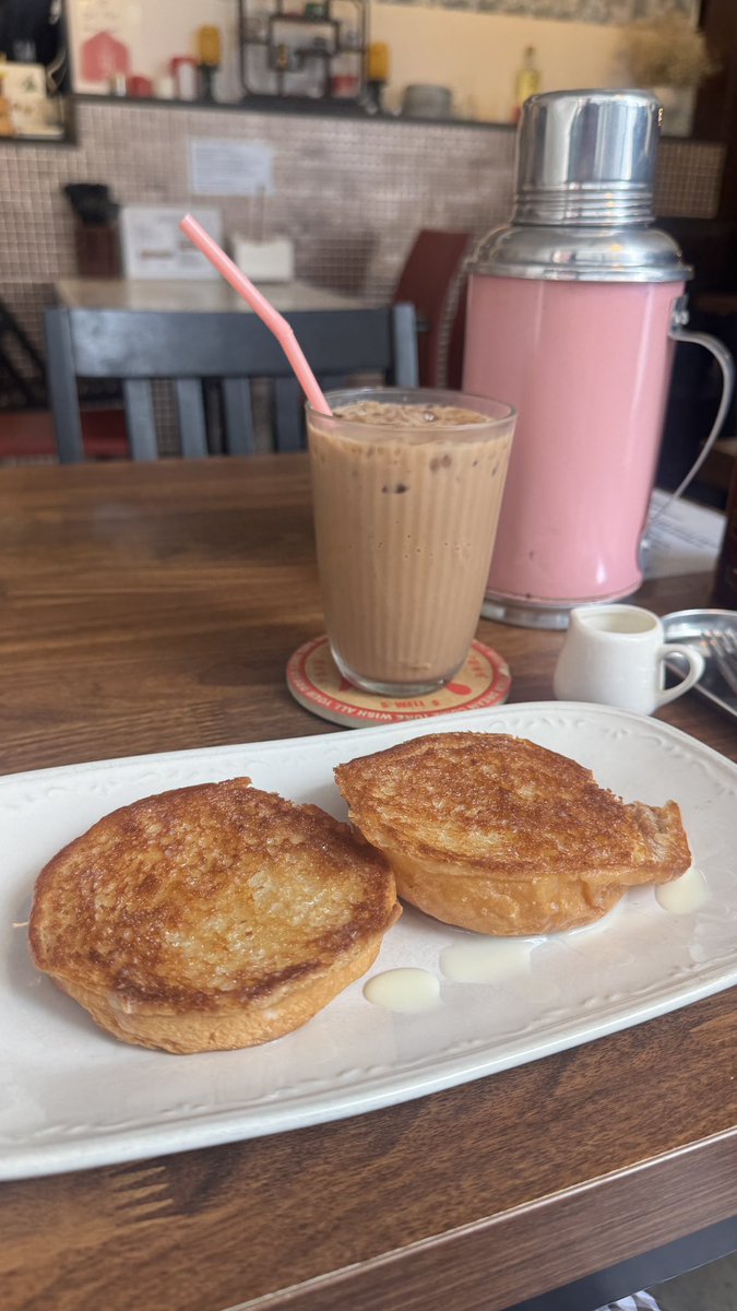 waaaaaaagee's tweet photo. 📍부산 굿모닝홍콩 

토달볶덮밥이 너무너무 그리웠어요 🥹
그리고 밀크티&amp;연유빵 꼭 드시길 바랍니다😭😭😭 왜 이제야 맛본건지!!! https://t.co/pQPYrESPuN