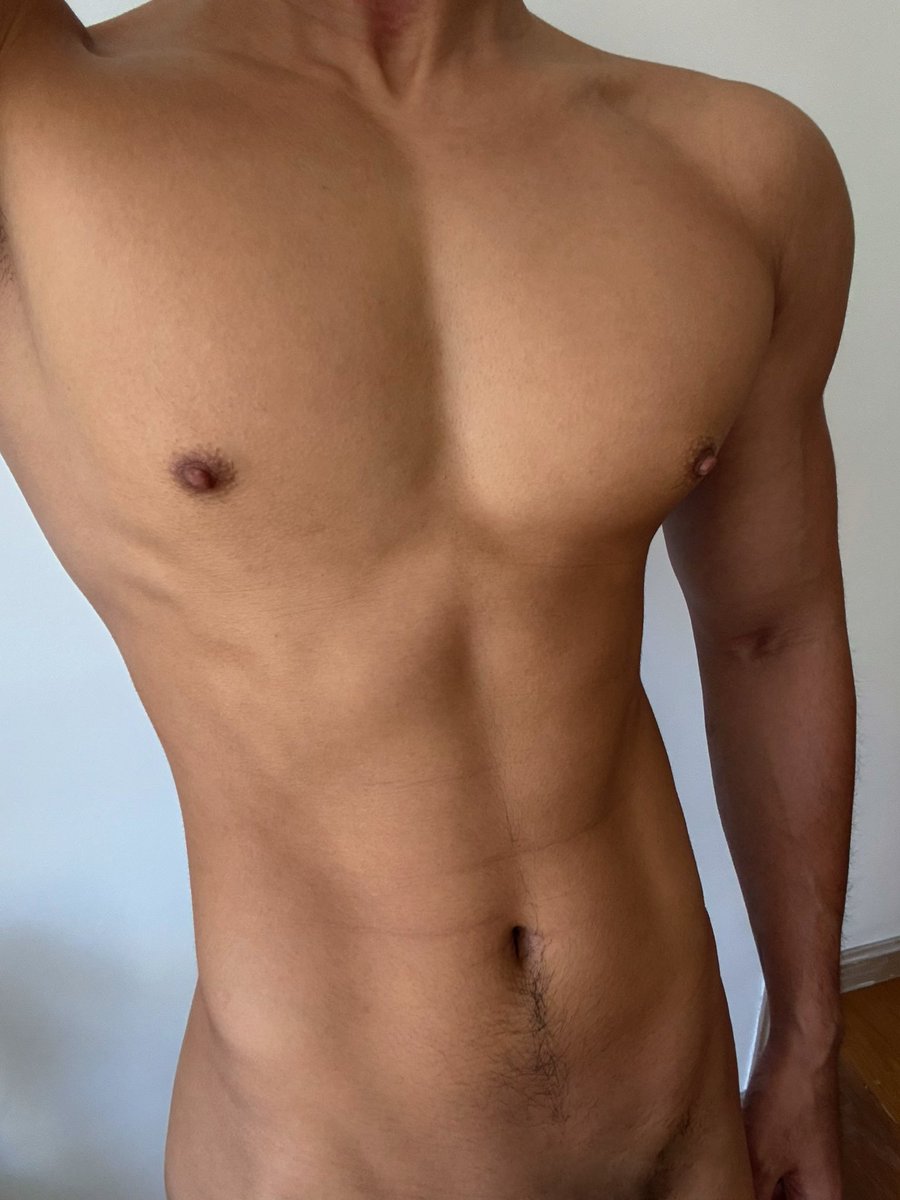 CrazyD95987506's tweet photo. 手在干嘛？
#nsfw #反差 #腹肌 https://t.co/CFWk0aQ9LO