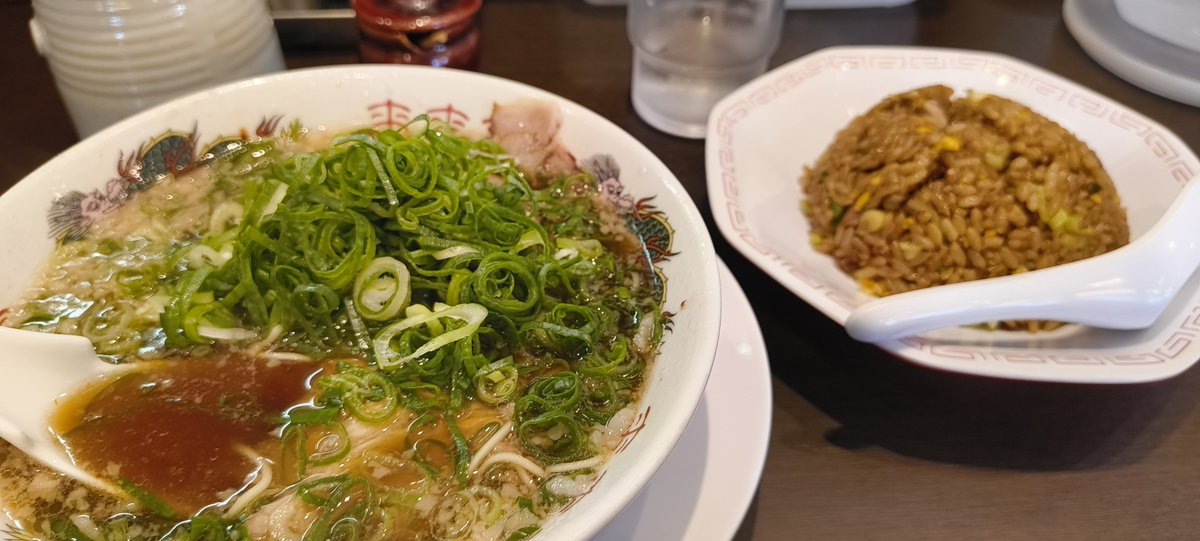 jackpot_29's tweet photo. 今日はラーメン炒飯唐揚げ！ https://t.co/xwtcy0NpM7