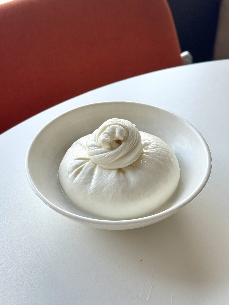 izm_0_0_'s tweet photo. 📍잉글룸

店を閉めて2ヶ月。

イタリアで食べて韓国でも食べて
「これも勉強」と言い聞かせながら食べて…

ちゃんと勉強もして、
今日やっと2ヶ月ぶりの実戦！

再オープンしたらぜひ遊びに来てください🍕🤍 https://t.co/ad1GVWkXsB