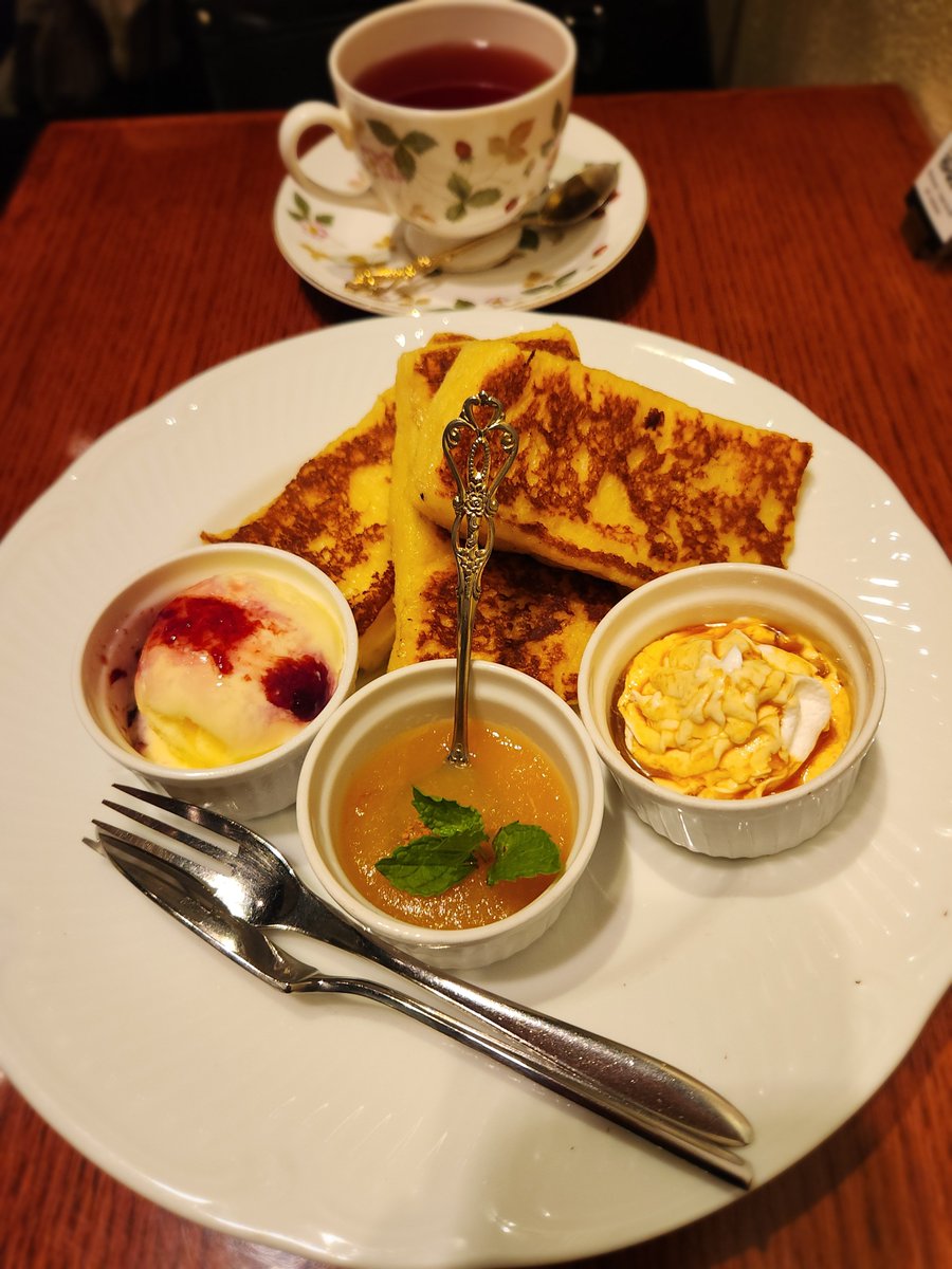 FiethSAT's tweet photo. 本日のランチ！（新宿 CAFE AALIYA）※フレンチトースト：MIX https://t.co/OeLDtrsqfg