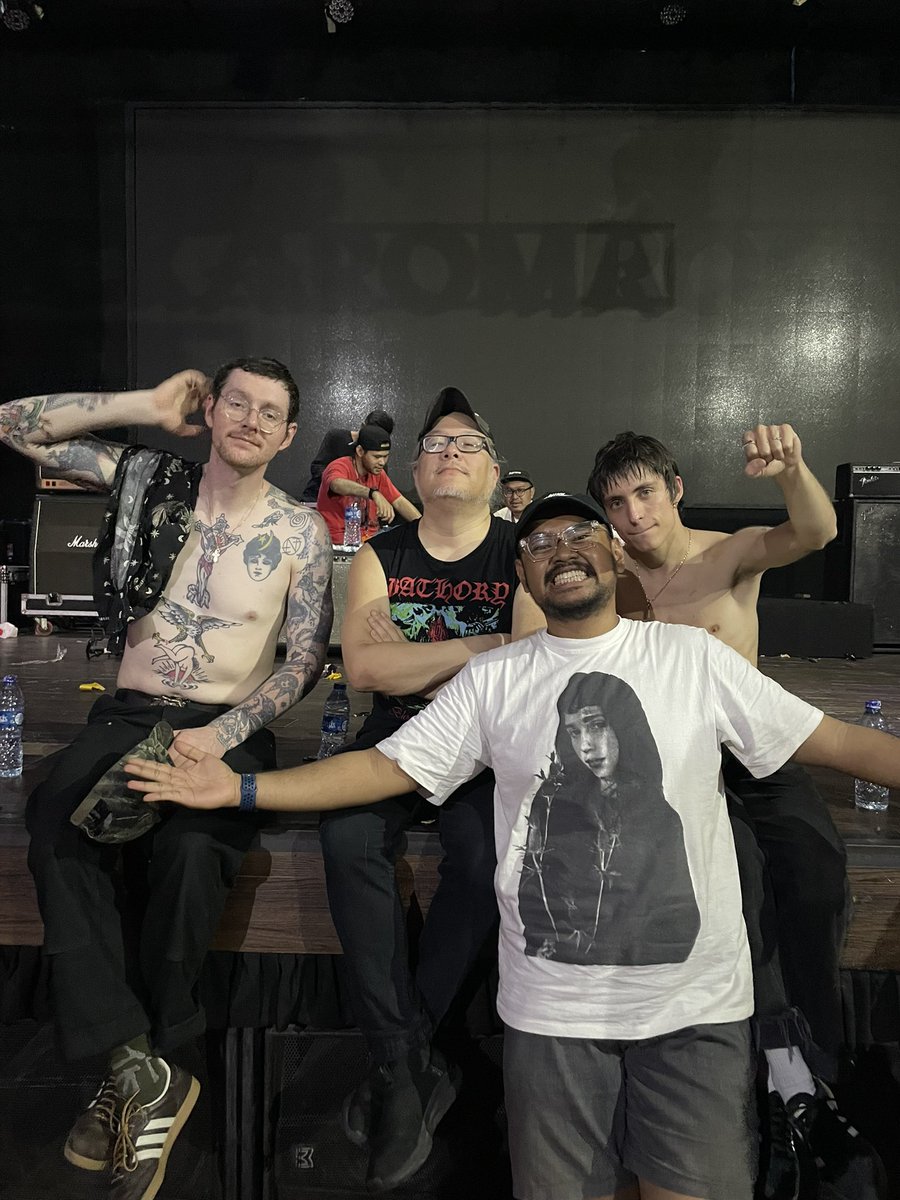 FARROW__'s tweet photo. thanks @BandofNOTHING jan kapok-kapok maen kemari https://t.co/6d7sVZwhvp