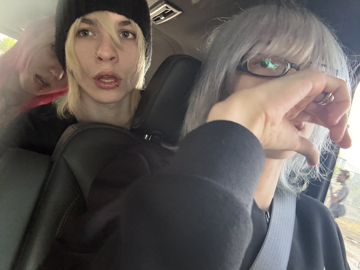 violets000's tweet photo. Hi missd u https://t.co/OxS8vc66Xe