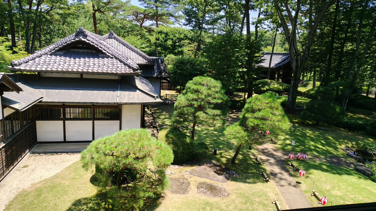 kerotake22's tweet photo. 暑いので高橋是清邸にお邪魔させて頂く😤
窓ガラスに映る景色が涼し気にさせてくれる
欄間の彫刻が実に素晴らしい

室内に居るけど…まぁ暑い https://t.co/lIwxtP7FrK