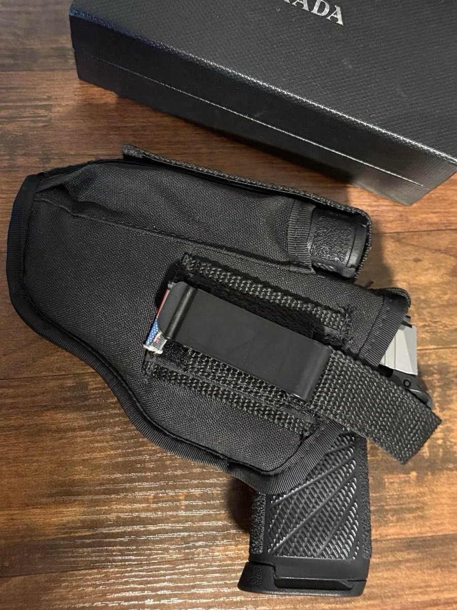 yls_la's tweet photo. SIG P365 XL
Caliber: 9mm
 Capacity : 12+1 rounds (compatible with 15+1 or 17+1 options)
Barrel Length: 3.7 inches
Overall  Length: 6.6 inches

Trigger: XSERIES flat-faced trigger with a clean 90-degree break

Sights: X-RAY3 day/night tritium sights

Optics-Ready Slide: Allows https://t.co/KDLCMDodSW