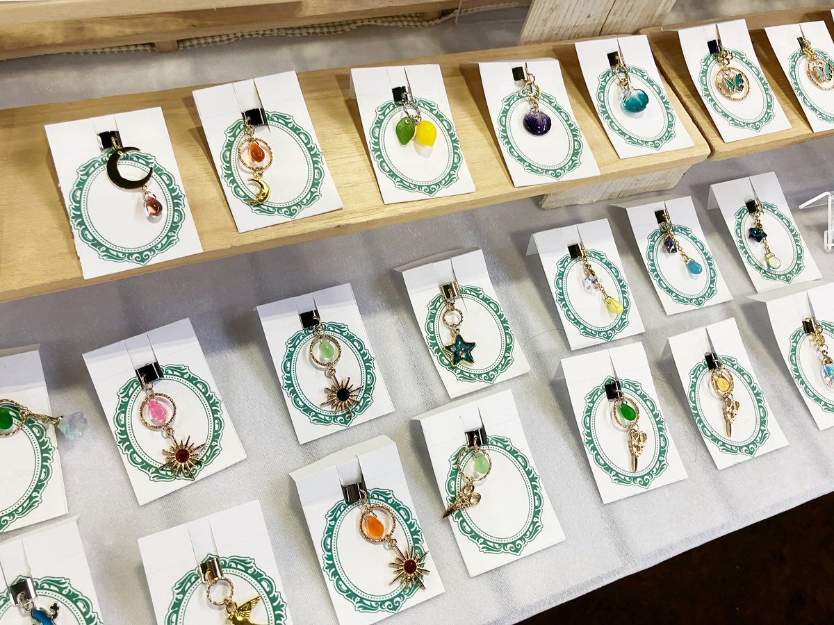 kokyu_accessory's tweet photo. おはようございますー
hand to heart inつきがた夏祭り始まりましたー
虎マルさんは今日はワークもやります！
もちろん、新作のイヤーカフや歯車のイヤーフックを増やしたので、ぜひ遊びににきつつ、お祭りも楽しんで下さいね♪
18時までお待ちしております♪

#虎弓出店情報 https://t.co/5OsFJ4ZV1J