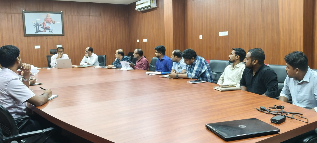 DM_Mayurbhanj's tweet photo. ରାଜ୍ୟ ନିର୍ବାଚନ ଆୟୋଗ, ଓଡ଼ିଶାର ଉପ-ମୁଖ୍ୟ ନିର୍ବାଚନ ଅଧିକାରୀ ଡ଼. ଲକ୍ଷ୍ମୀପ୍ରସାଦ ସାହୁ ମୟୂରଭଞ୍ଜ ଗସ୍ତରେ ଆସି ବାରିପଦାଠାରେ ଏସାଇଆର୍-୨୦୨୬ର ପୋଷ୍ଟ-ଡ୍ରାଫ୍ଟ କାର୍ଯ୍ୟକ୍ରମର ଅଗ୍ରଗତି ସମ୍ପର୍କରେ ସମୀକ୍ଷା କରି ସଠିକ୍, ସ୍ୱଚ୍ଛ ଓ ସର୍ବସମାବେଶୀ ଭୋଟର ତାଲିକା ପ୍ରସ୍ତୁତି ଉପରେ ବିଶେଷ ଗୁରୁତ୍ୱାରୋପ କରିଥିଲେ ।
#SIR2026 #Mbj https://t.co/Zqey6KCwZ1