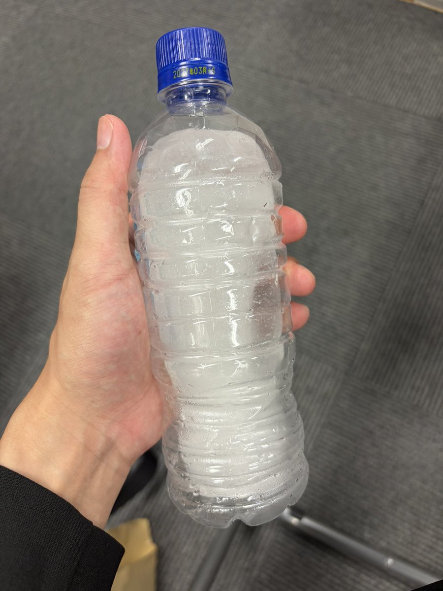 takuma_zaiki's tweet photo. ほんっっっとうにあつい！！！
冷凍の水最高。🧊 https://t.co/g9SFxHRSoK