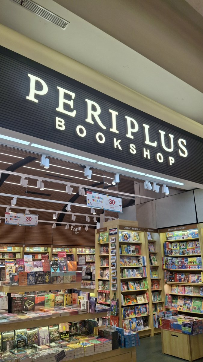 naraestpace's tweet photo. 3 kata buat toko buku ini :

tolong tahan gue 😭 https://t.co/1vOJCyzi1g