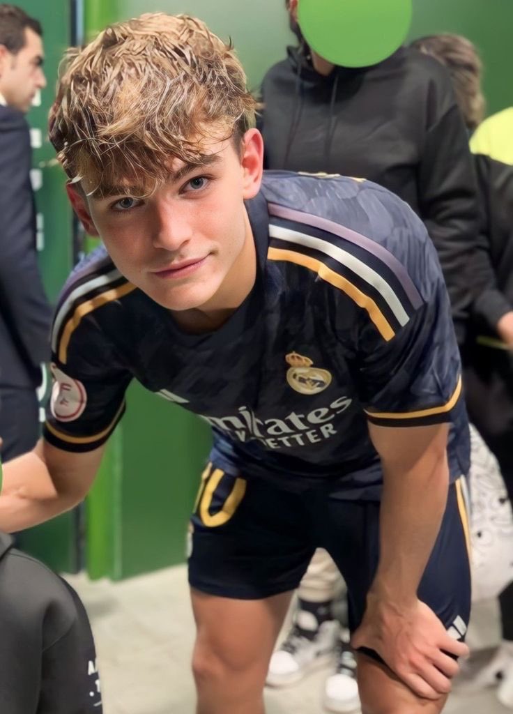 meggisboring's tweet photo. Smau #barcopaz #colopaz

Donde Nico Paz y Valentin Barco tienen unos re delirios de que serian buenos padres, entonces convencen a Dybala y a Paredes para que los dejen practicar con sus hijitos.

Donde me fume un re porro y se me ocurrió de la nada. https://t.co/VJioku4rUy