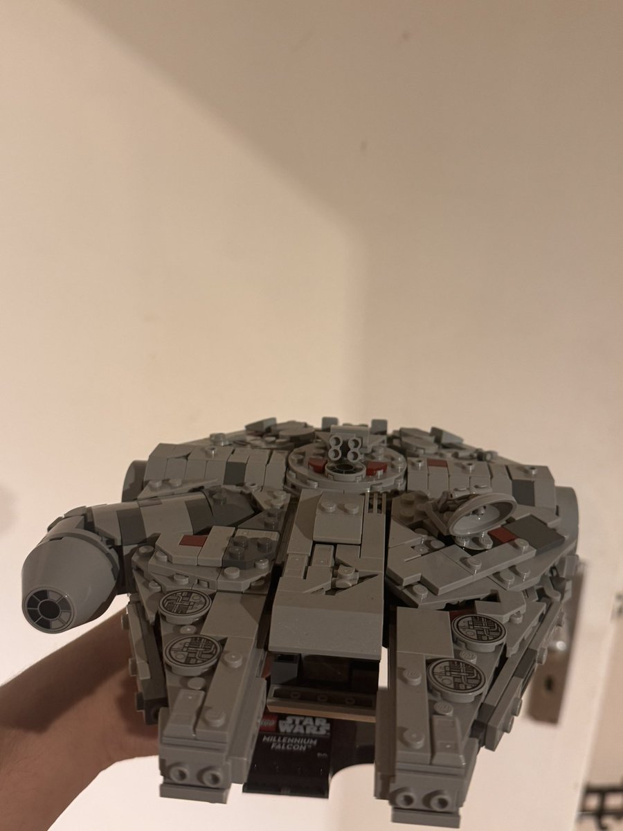 ACredemption's tweet photo. The person who perviously lived in the apartment im renting left this behind, do I sell it? https://t.co/ORMpsBDWry