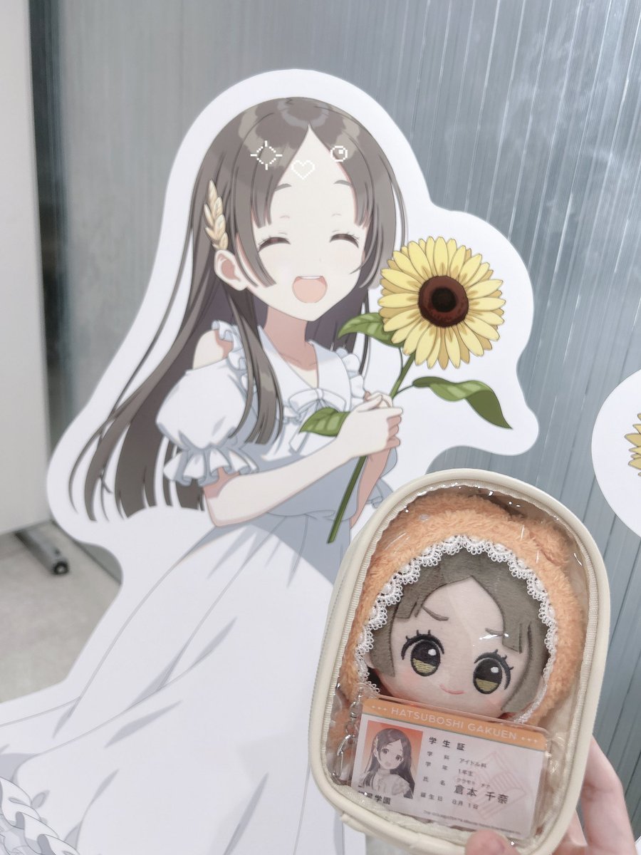 Me_____cha's tweet photo. 私いっっっも前日売り切れとかでアクスタ変えてないけど呪われてますの？ https://t.co/YHDb3m6iON