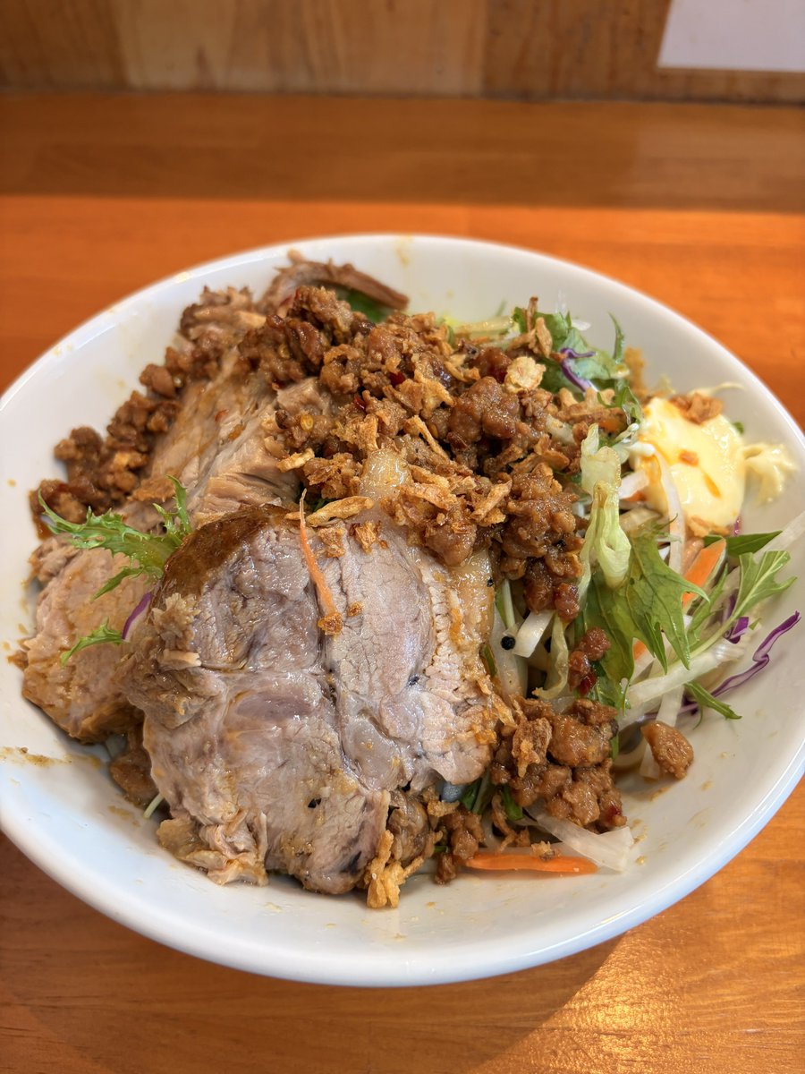 yoppedart's tweet photo. つけ麺吉 麺どくせぇ 冷やし中華
復刻の「夏」食べてきた。
今日並ぶのは地獄だった、仕事より汗かいた
だぁうますぎだろろ https://t.co/c8amL9vFTs