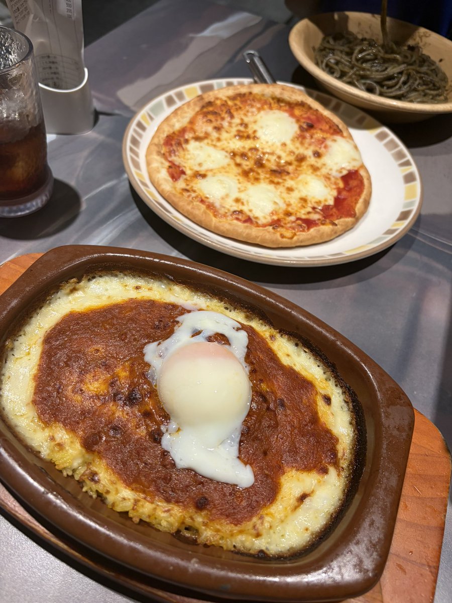 mikuto_2009's tweet photo. 本日のお昼ご飯

イカスミパスタが好きな小学生って笑笑

これからポートタワー行きます https://t.co/BEbnKTLPKi