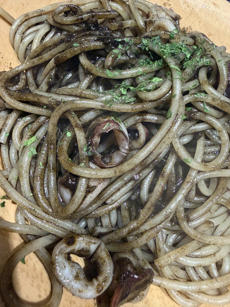 mikuto_2009's tweet photo. 本日のお昼ご飯

イカスミパスタが好きな小学生って笑笑

これからポートタワー行きます https://t.co/BEbnKTLPKi