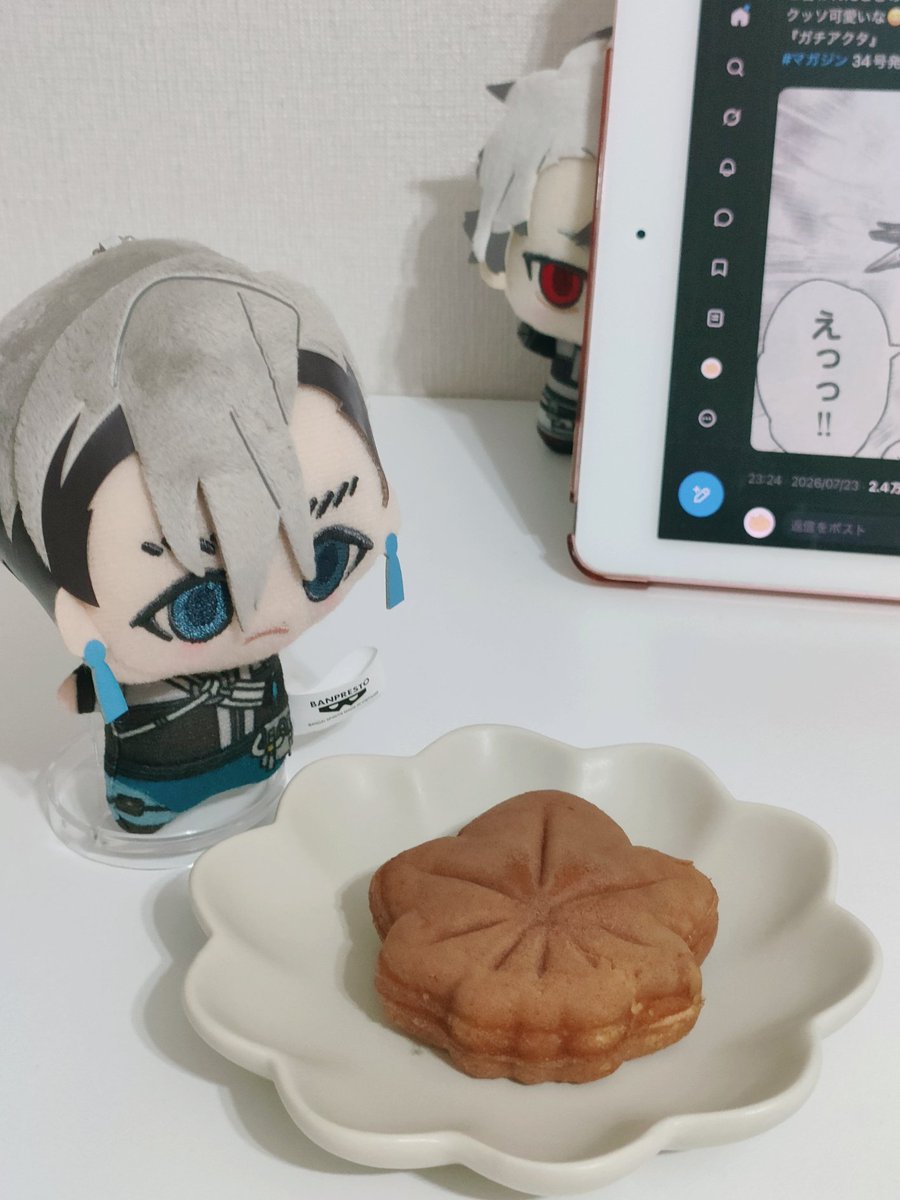 marumomemo's tweet photo. 葉型まんじゅうあるんですよ、znkさんも食べます〜？🍁 https://t.co/AQ5ZHlmLj8